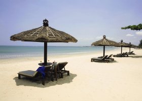bali-hotel-belmond-jimbaran-puri-021_ext_w_1.jpg