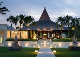 bali-hotel-the-royal-santrian-064_ext_w_1.jpg